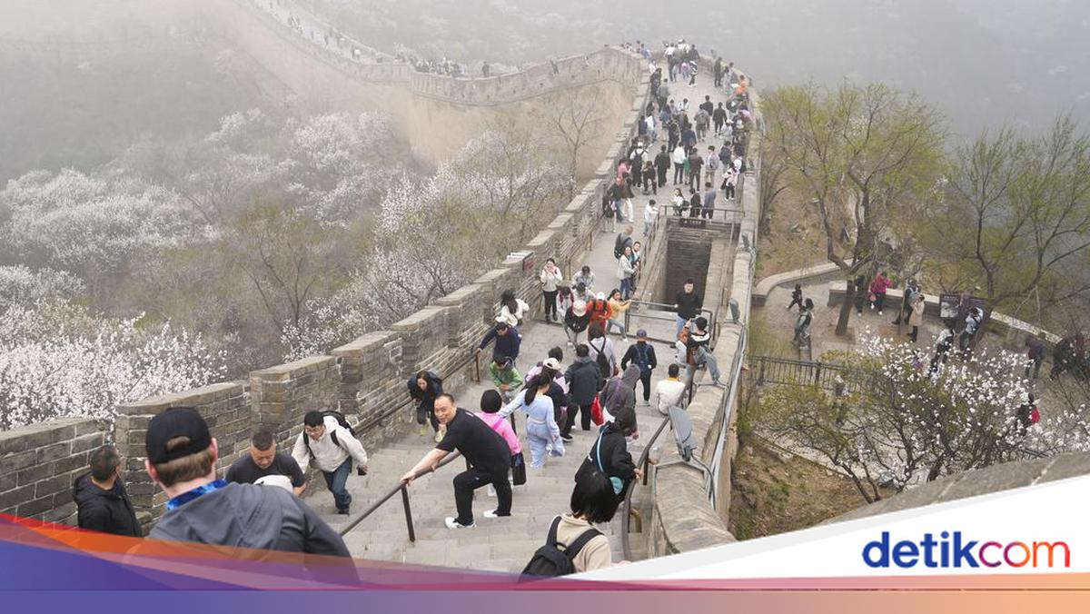 Ukir Nama Mereka di Tembok Besar China, 2 Turis Langsung Ditangkap Polisi