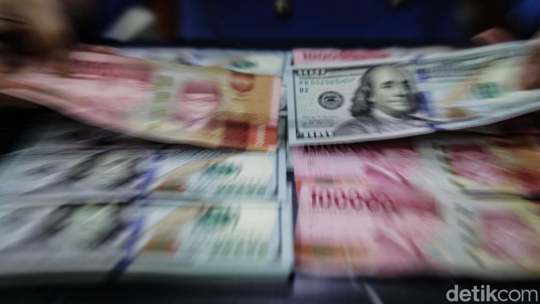 Akhir Pekan Dolar AS Masih Betah Di Rp 16.200-an