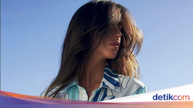 Penampilan Langka Ines de Ramon, Pacar Brad Pitt yang Kini Jadi Model
