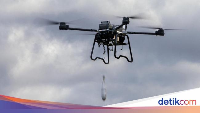 Russian Drone Strikes Kyiv, 12 Injured