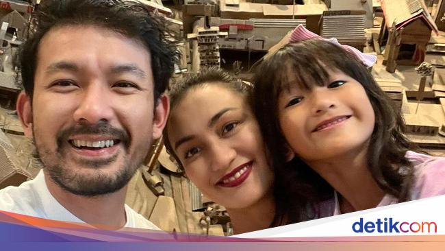Rio Dewanto Cerita Rutinitas Antar Anak ke Sekolah