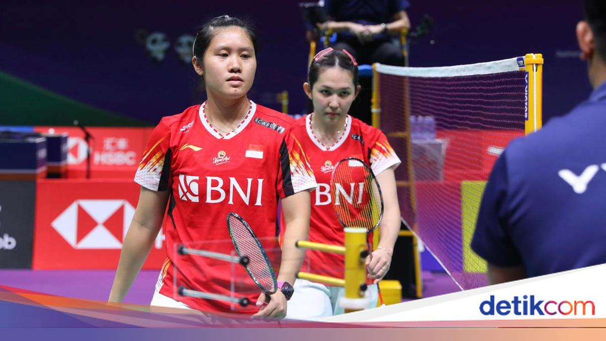 Yalangoch ayolda qilingan Yuliya Nachalovaning oyoq fetshi