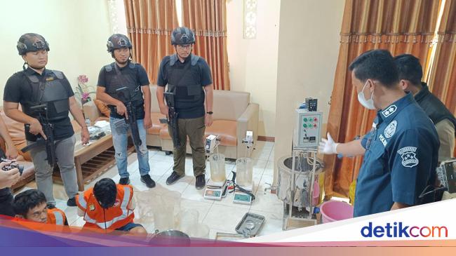 Polisi Periksa Pemilik Rumah Produksi Narkoba Sinte Di Sentul Bogor