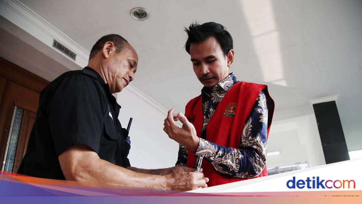 Adam Deni Jadi Tersangka Usai Rusak Ruko-Pamer Airsoft Gun, Langsung Ditahan