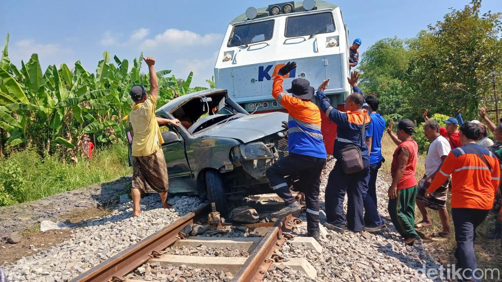 Tabrakan KA Pandalungan Vs Mobil Di Pasuruan, KAI Ingatkan Hal Ini