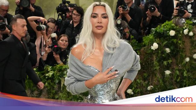 Diteriaki 'Free Palestine', Kim Kardashian Dihujat karena Jawab Begini