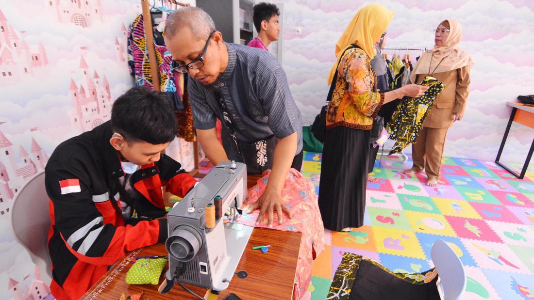 Salut! Ratusan Anak Disabilitas Berkarya Di Rumah Anak Prestasi Surabaya