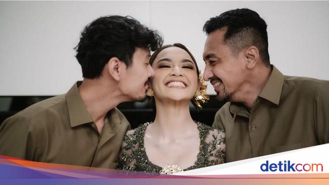 7 Momen Manis Mahalini dan 2 Kakak Laki-lakinya, Jadi Sorotan di Pernikahan