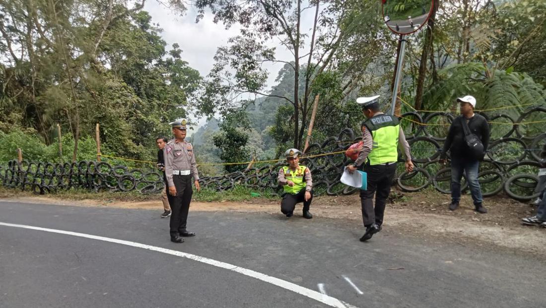 Polisi Tak Temukan Jejak Pengereman Fortuner Terjun Ke Jurang Kawasan Bromo