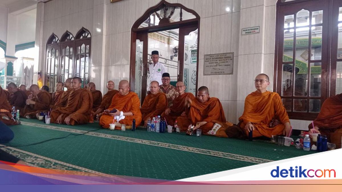 Dengizda yalangoch etuk ayollar