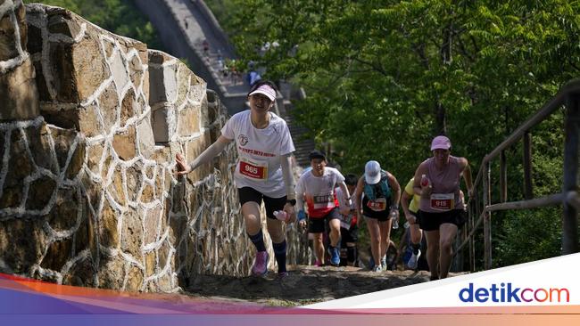 Potret Keseruan Lari Marathon di Tembok Besar China