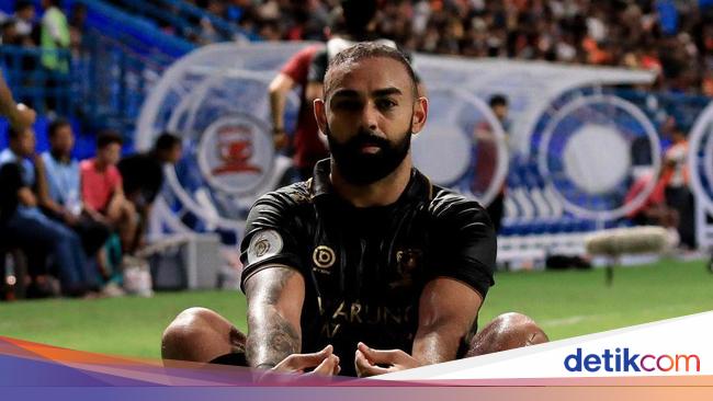 Liga 1: Selebrasi Naruto Ala Pemain Madura United Dalberto Belo