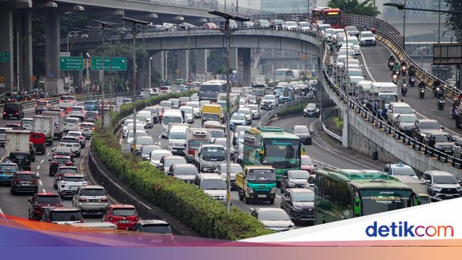 Macet Jakarta Bikin Rugi Rp 100 T, Warga Masih Ogah Naik Transportasi Umum