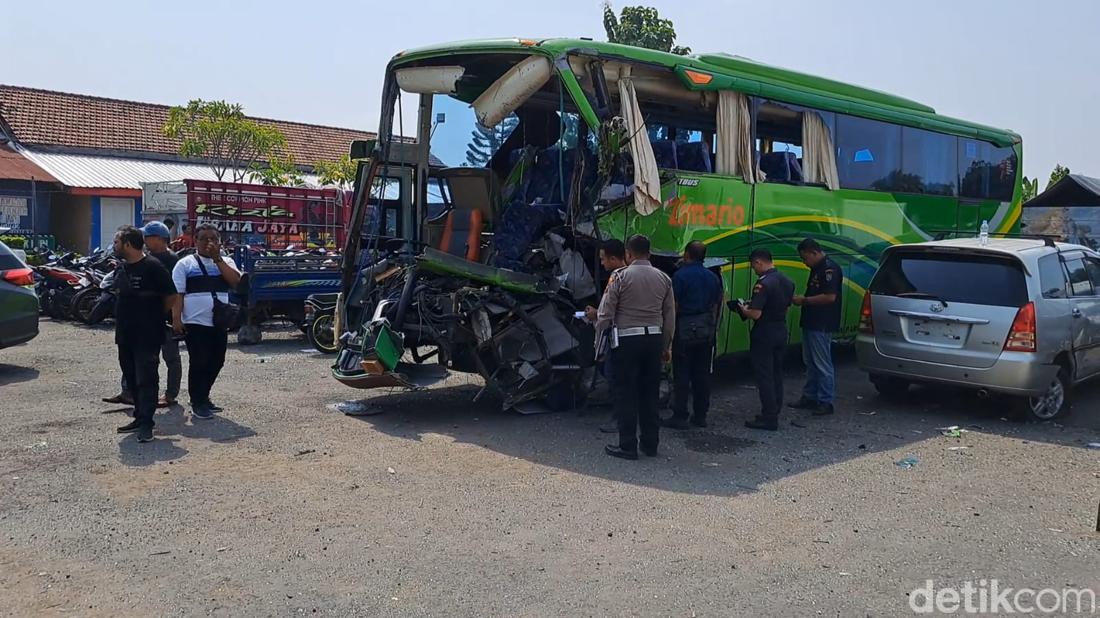 Dishub Jatim Beri Teguran PO Bus Kecelakaan Tewaskan 2 Orang Di Tol Jombang