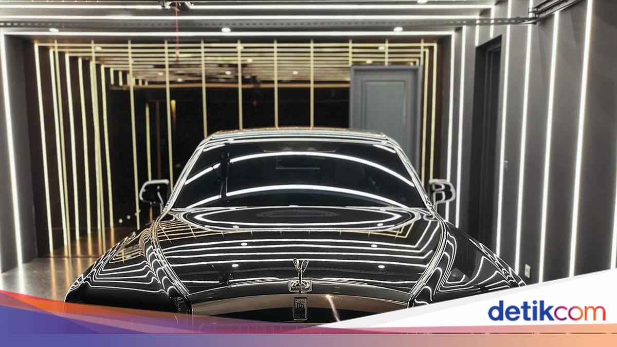 Ini Mobil Termahal di Garasi Raffi Ahmad, Nilainya Rp 18 Miliar!