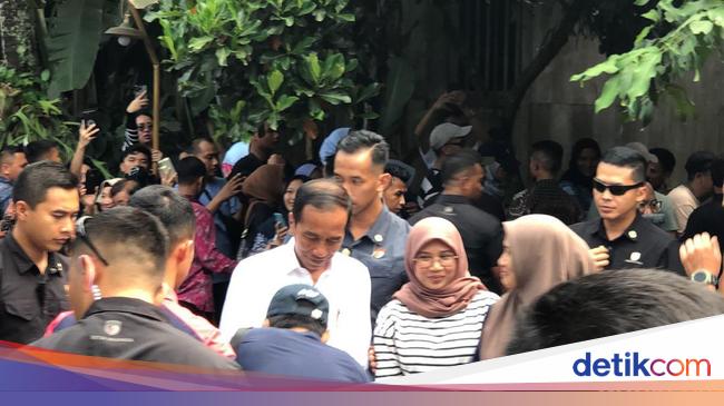 Jokowi Lunch with Gibran at Kaesang in Kopi Klotok Sleman