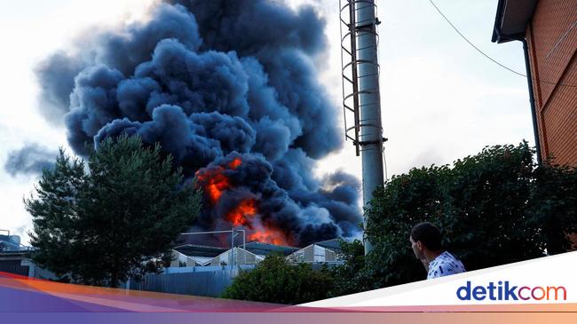 ロシアがウクライナのハリコフの金物店を攻撃、2人死亡、33人負傷