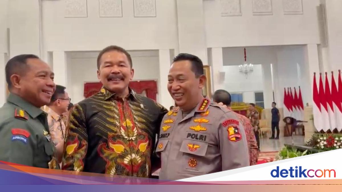 Jaksa Agung Usai Salaman Penuh Tawa dengan Kapolri: Tidak Ada Masalah