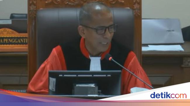 Constitutional Court Judge Rebukes East Java KPU for Unclear Answer on Polling Stations