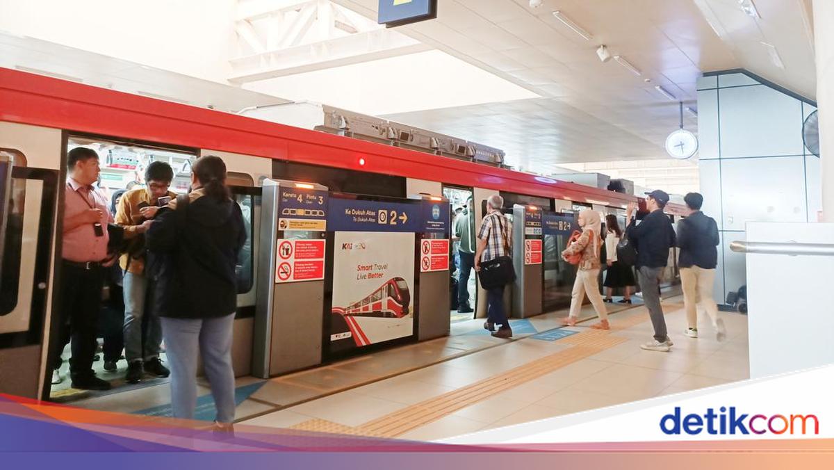 Sejumlah Penumpang Belum Tahu Tarif LRT Jabodebek Sudah Normal Bulan Ini