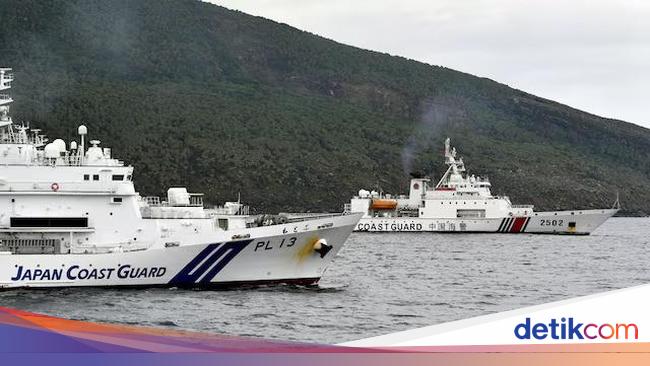 Chinese language ship circles close to disputed island, Japan indignant!