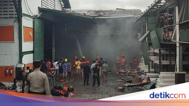 Detik-detik Kebakaran Gudang Pengoplosan LPG di Denpasar