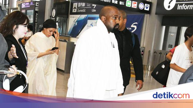 Wow! Jerami yang Diinjak Kanye West saat Konser Laku Rp 651 Ribu/Ikat