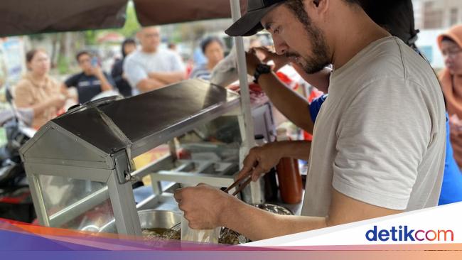 5 Penjual Makanan Mirip Seleb yang Viral Sepanjang 2024