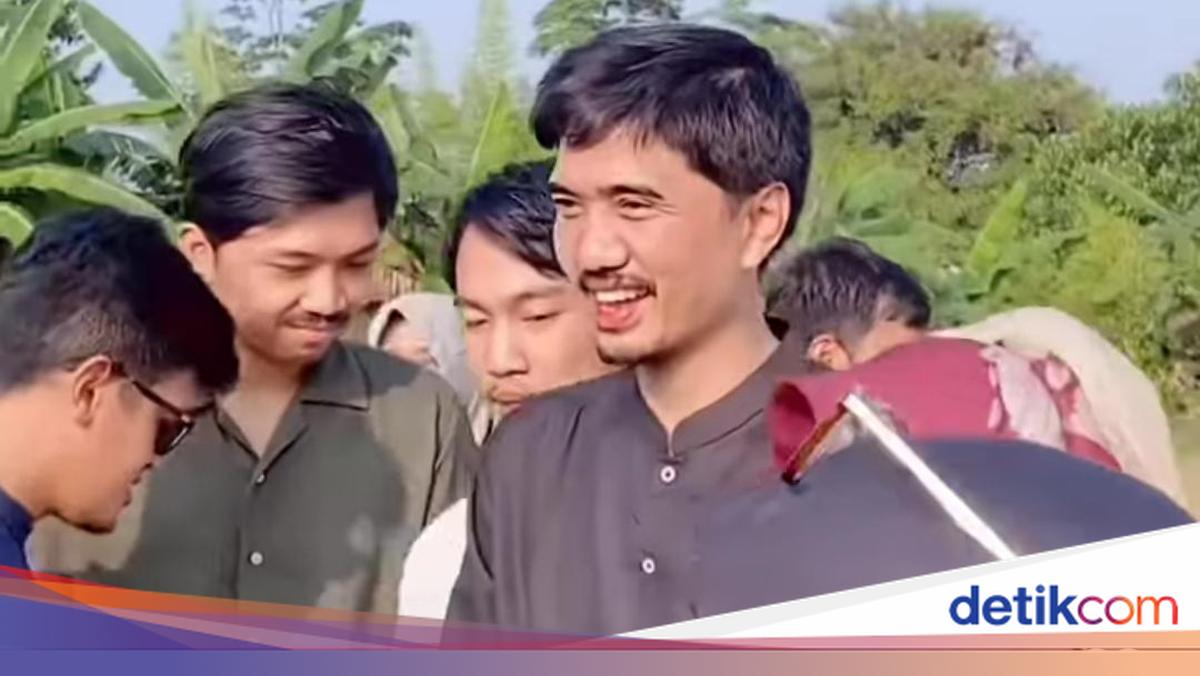 Jinsiy aloqa mashinasi tomonidan sikilgan ayolning onlayn porno videosi. 90-yillarning xorijiy porno filmlar