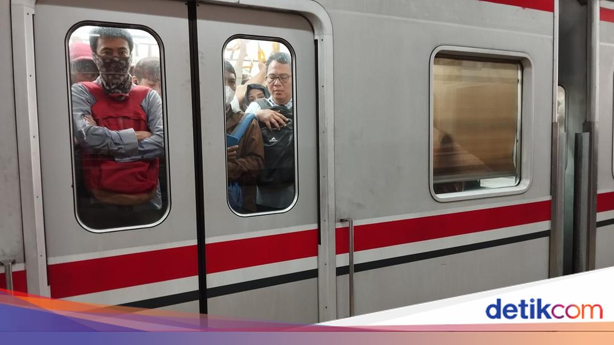 Stasiun Sudirman Padat Usai Tahun Baru, KAI Imbau Warga Naik di Stasiun BNI City