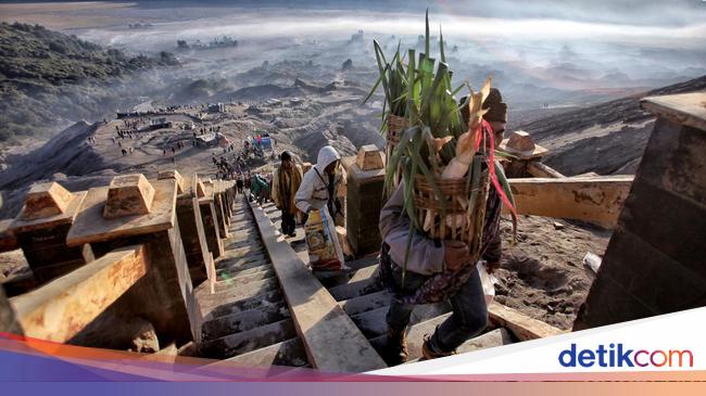 Potret Ritual Yadnya Kasada Suku Tengger