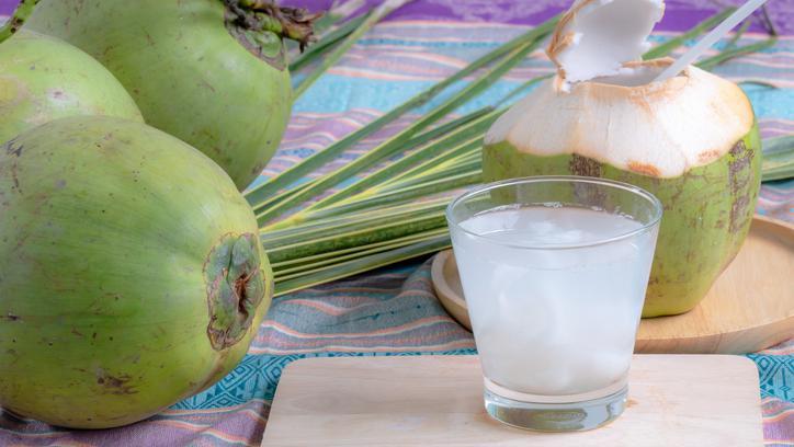 Apakah Boleh Minum Air Kelapa Setiap Hari? Ini Efek Yang Akan Terjadi