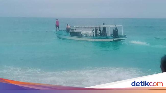 Sat Polairud evakuasi 8 penumpang longboat di perairan Tanjung Kuako