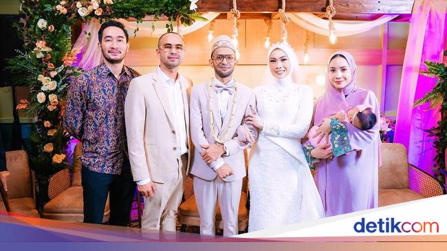 Glorious! Raffi Ahmad sponsors worker weddings, offers free Umrah items – money