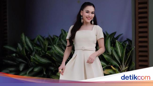 Usaha Ayu Ting Ting Kuatkan Keluarga Setelah Ditinggalkan Keponakan