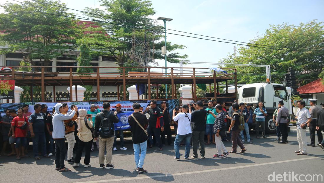 Besok Demo Tuntut Bupati Pati Mundur, Yayak Gundul: Ada Kekuatan Politik yang Memaksa. Besok Demo Tuntut Bupati Pati Mundur, Yayak Gundul: Ada Kekuatan Politik yang Memaksa.