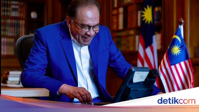 Rayakan Kemerdekaan, Malaysia Guyur BLT &amp; Turunkan Harga BBM
