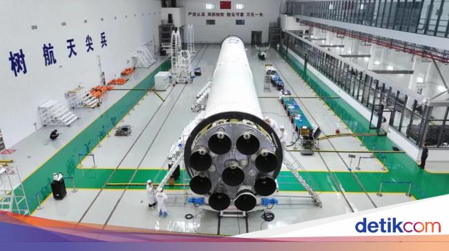 Roket China Tak Sengaja Terbang, Langsung Jatuh dan Meledak