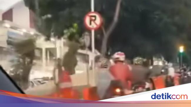 Viral Jalan Di Depan Pasar Induk Among Tani Kota Batu Jadi Parkir Liar