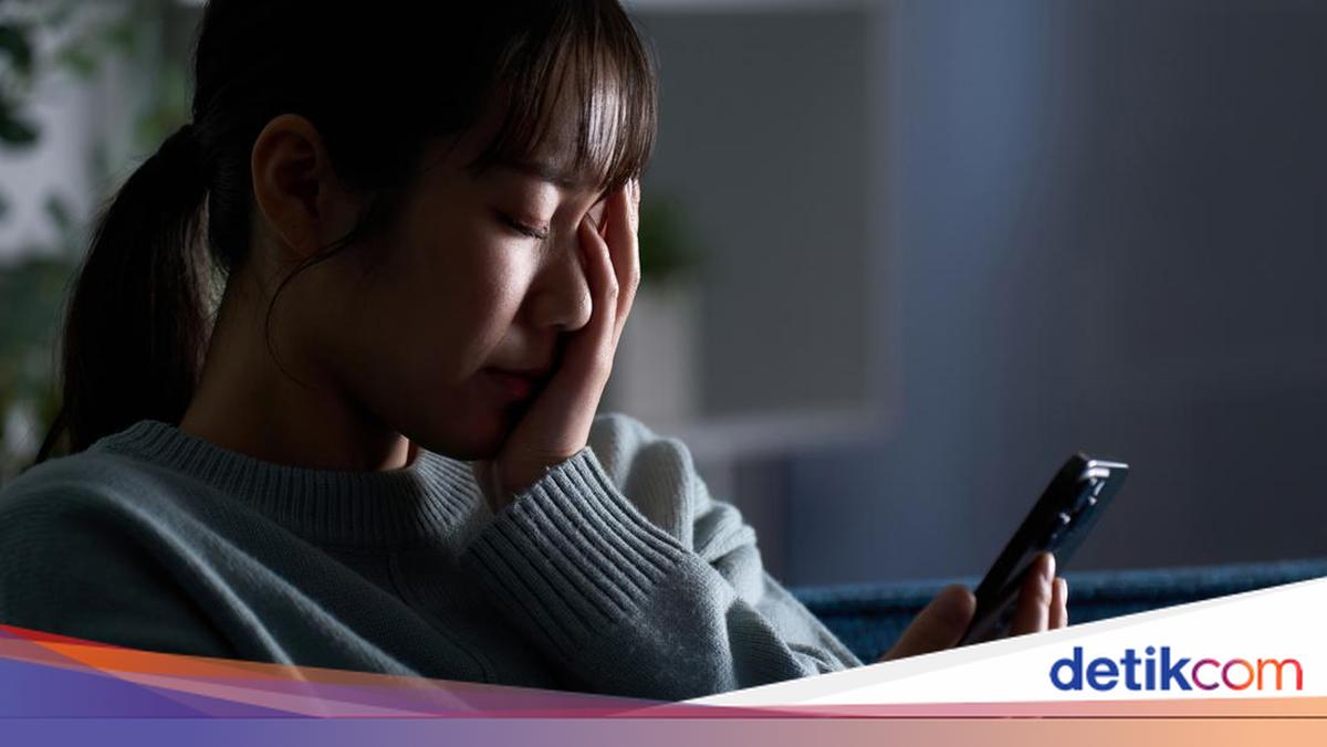 Seorang wanita curhat tentang putus cinta setelah 10 tahun, menuntut ganti rugi dari mantan pacar. Diskusi ini memicu perdebatan di media sosial.