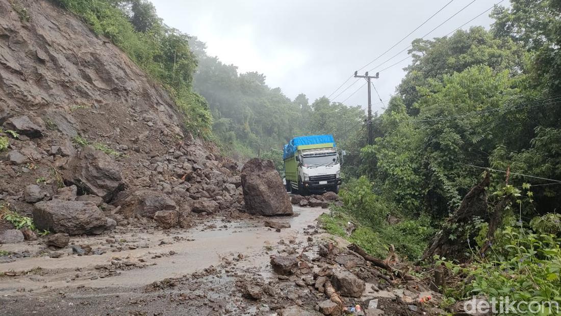 Jalan Poros Maros-Bone Di Tompo Ladang Longsor Pagi Ini, Lalin Macet 3 Km