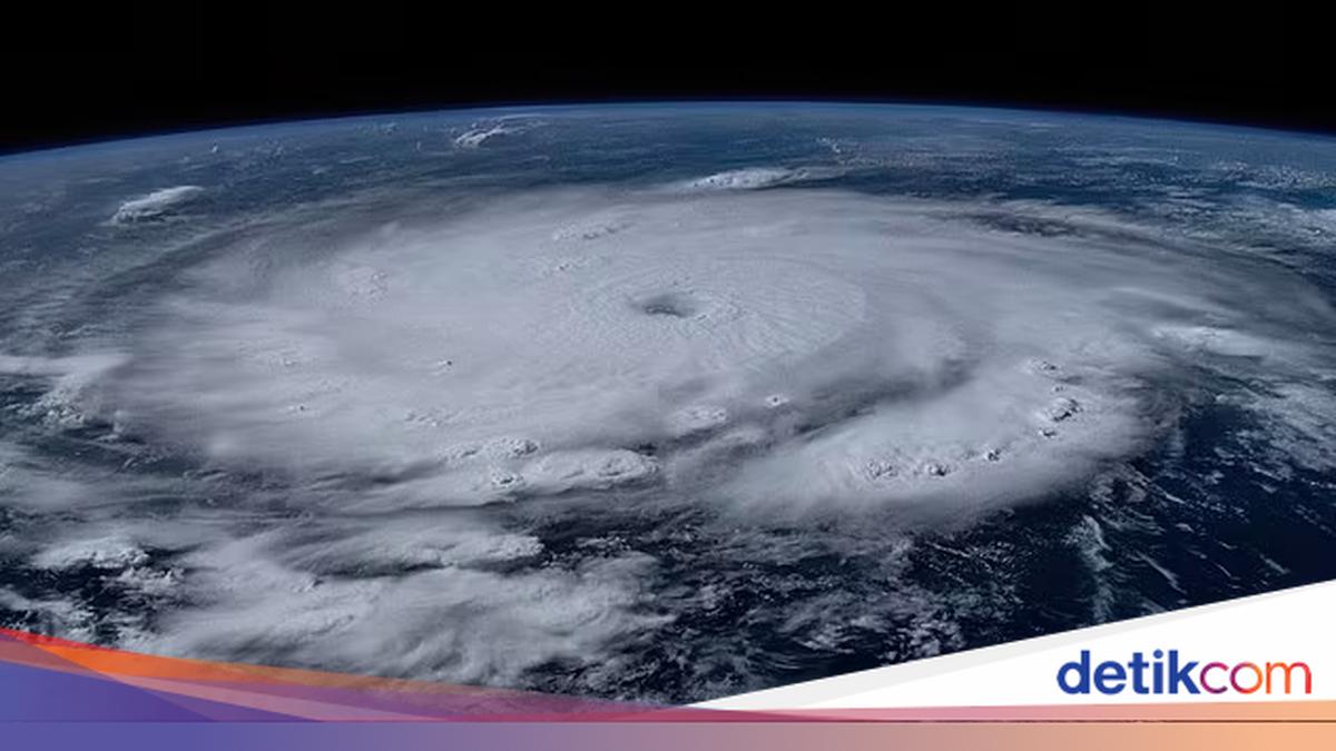 Foto Mengerikan Sekaligus Menakjubkan Badai Beryl dari Luar Angkasa