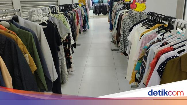 Di Tengah Heboh Impor Pakaian Bekas, Ternyata Ada Pusat Thrifting di Jakarta