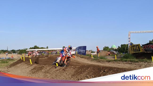 Pembalap MX2 Pingsan Seusai Jatuh di Sirkuit MXGP Selaparang Lombok