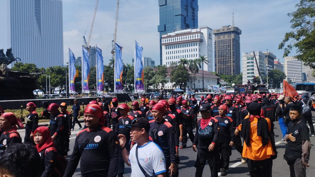 Massa Buruh Tuntut UU Cipta Kerja Dicabut, Ancam Mogok Nasional