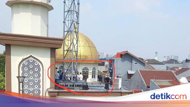 When the Tower Above the North Jakarta Mosque worries residents