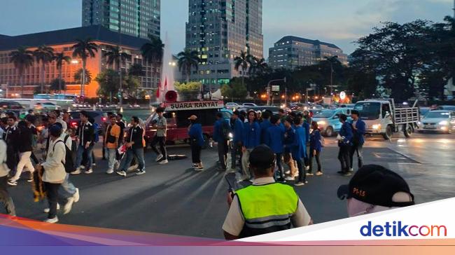 Massa Demo Bubar Lalin Jalan Medan Merdeka Barat Dibuka Lagi