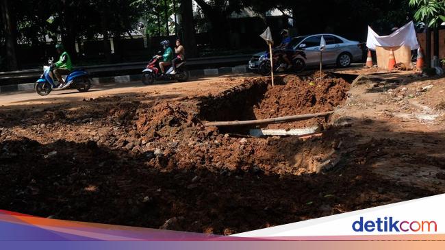 Ibu Gendong Anak Tercebur ke Galian Kabel, Ini Respons Walkot Jaktim
