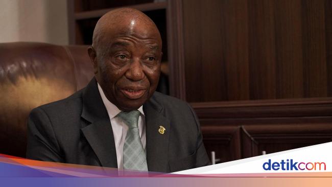 Presiden Liberia Rela Potong Gaji 40% Demi Masyarakat Miskin