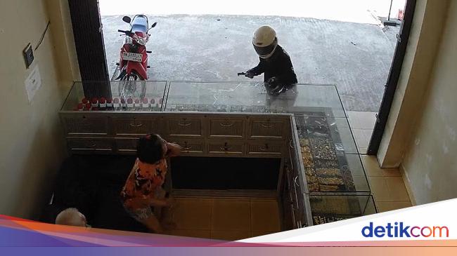Pelaku Perampokan Toko Emas di Malang dengan Senpi Rakitan